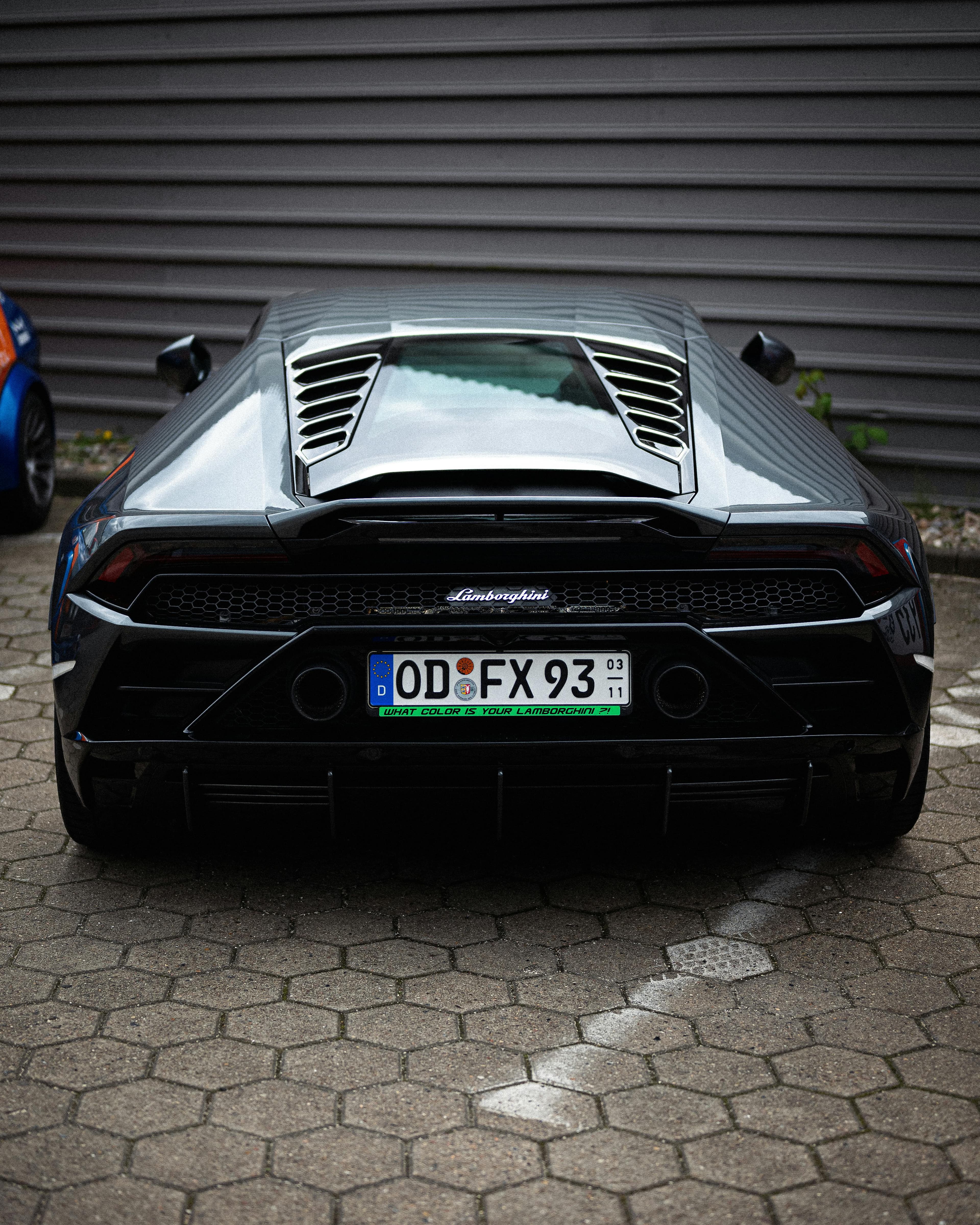 Lamborghini Huracan black rear