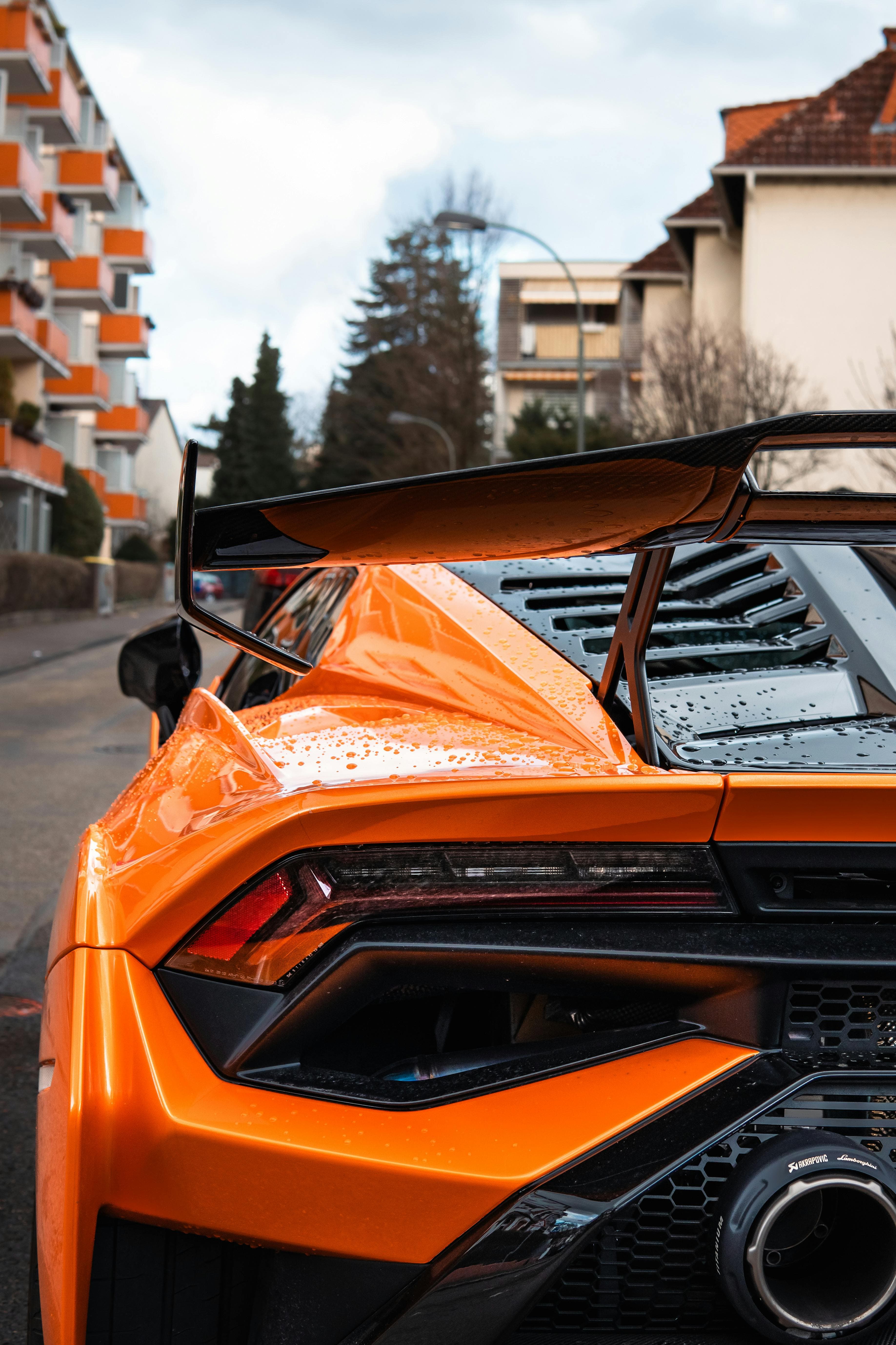 Lamborghini Huracan orange rear